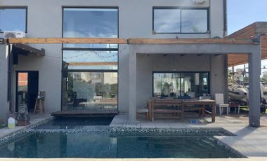 Casa en venta-Santa Isabel-Laguna-4 Ambientes-Pileta climatizada-Ingeniero Maschwitz-Escobar
