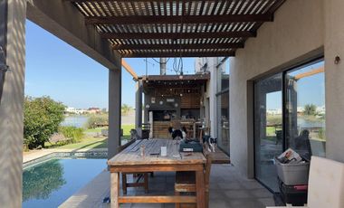 Casa en venta-Santa Isabel-Laguna-4 Ambientes-Pileta climatizada-Ingeniero Maschwitz-Escobar