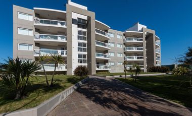 AYRES DE MAR CARILÓ - 2 AMBIENTES  C/ BALCON DE POZO. ENTREGA DICIEMBRE 2026