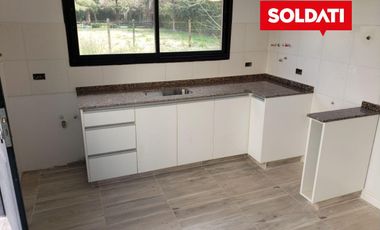 Departamento de 3 ambientes. A 300 metros de la Panamericana ramal Pilar, km 57, sin expensas.