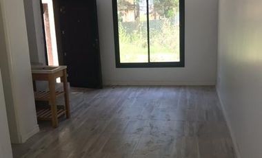 Departamento de 3 ambientes. A 300 metros de la Panamericana ramal Pilar, km 57, sin expensas.