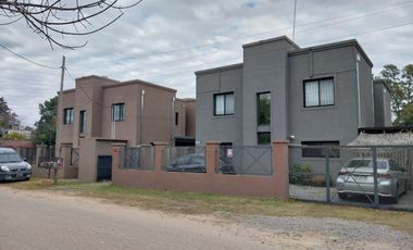 Departamento de 3 ambientes. A 300 metros de la Panamericana ramal Pilar, km 57, sin expensas.