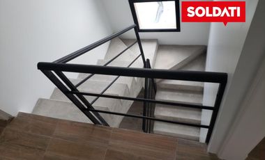 Departamento de 3 ambientes. A 300 metros de la Panamericana ramal Pilar, km 57, sin expensas.