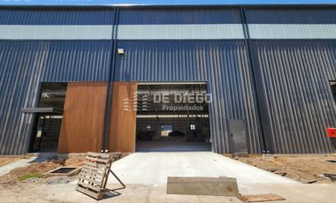 Nave en alquiler de 560 m2, dentro del Parque Industrial Tigre.
