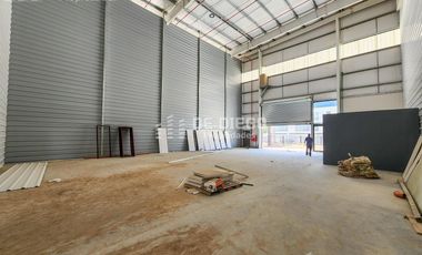 Nave en alquiler de 560 m2, dentro del Parque Industrial Tigre.