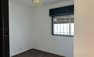 Casa en ALQUILER todo en planta baja Arguello a metros de la Recta Martinolli