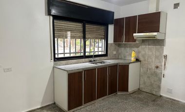 Casa en ALQUILER todo en planta baja Arguello a metros de la Recta Martinolli