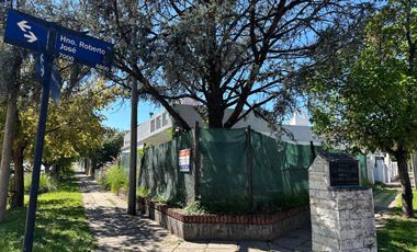 Casa en ALQUILER todo en planta baja Arguello a metros de la Recta Martinolli