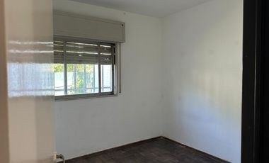 Casa en ALQUILER todo en planta baja Arguello a metros de la Recta Martinolli