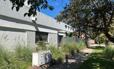 Casa en ALQUILER todo en planta baja Arguello a metros de la Recta Martinolli