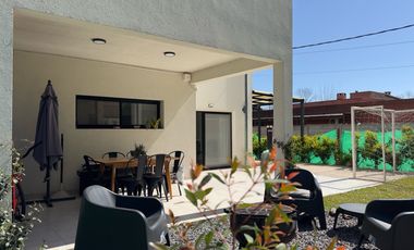 Casa en venta barrio Garin Chico-5 amb-Pileta.