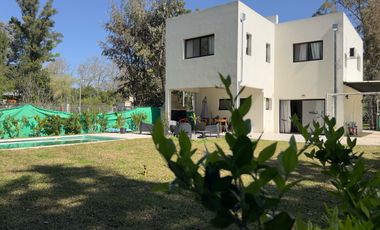 Casa en venta barrio Garin Chico-5 amb-Pileta.