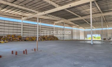 Nave en alquiler de 841 m2, dentro de Centro Industrial Panamericana 25.
