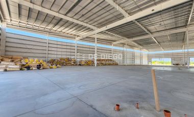 Nave en alquiler de 841 m2, dentro de Centro Industrial Panamericana 25.