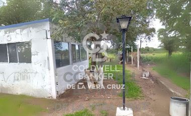 CASA EN RINCON POTRERO SOBRE EL RIO