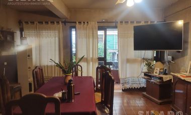 Edificio de Departamentos y Local comercial en Venta
