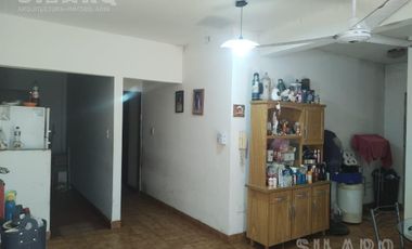 Edificio de Departamentos y Local comercial en Venta