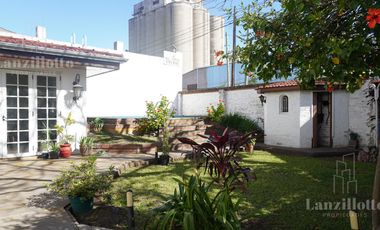 Casa 5 ambientes con pileta en Lanús