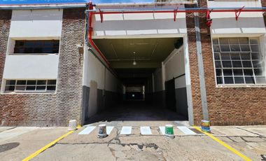 Deposito en venta 484 m2 predio industrial con seguridad Quilmes, apto credito, GBA Sur