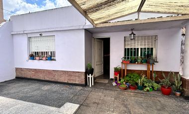 PH al frente a reciclar con patio, parrilla y cochera
