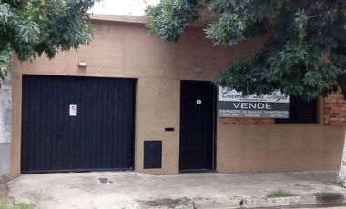 VENTA CASA LOTE PROPIO 3 * AMB CON COCHERA Y PATIO * V. ALSINA