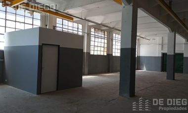 Deposito en venta 1400 m2 predio industrial con seguridad Quilmes, apto credito, GBA Sur