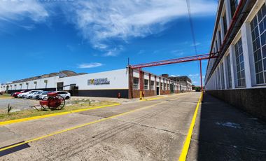 Deposito en venta 1400 m2 predio industrial con seguridad Quilmes, apto credito, GBA Sur