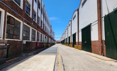 Deposito en venta 1400 m2 predio industrial con seguridad Quilmes, apto credito, GBA Sur