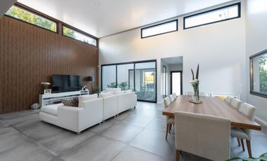 VENTA: Casa de tres dormitorios en La Rinconada, Ibarlucea,