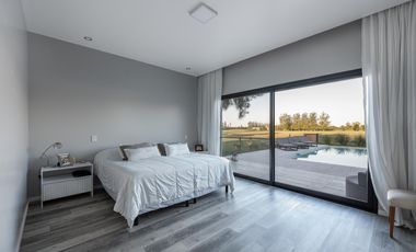 VENTA: Casa de tres dormitorios en La Rinconada, Ibarlucea,