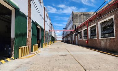 Deposito en venta 3481 m2 en predio industrial con seguridad Quilmes, apto credito, GBA Sur
