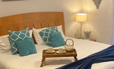 Casa amueblada con recámara en planta baja y cuarto de servicio  en el refugio