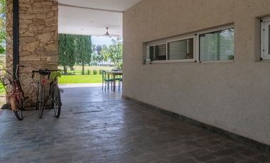 Casa en venta en Country El Paso a metros del ingreso principal