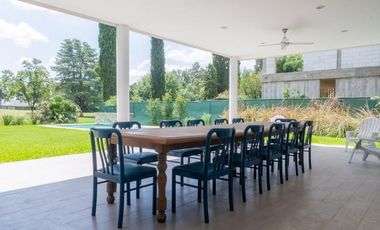 Casa en venta en Country El Paso a metros del ingreso principal