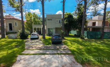 Casa en venta en Country El Paso a metros del ingreso principal