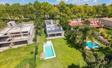 Casa en venta en Country El Paso a metros del ingreso principal