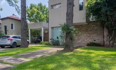 Casa en venta en Country El Paso a metros del ingreso principal