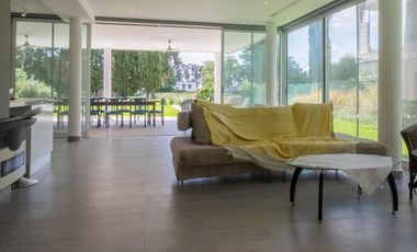 Casa en venta en Country El Paso a metros del ingreso principal