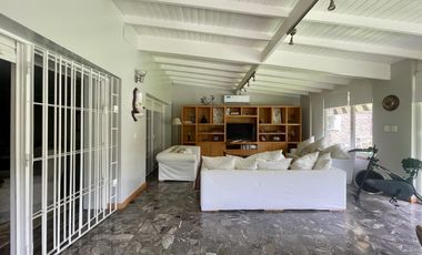 VENTA CASA DE 6 AMBIENTES EN FLORIDA MITRE
