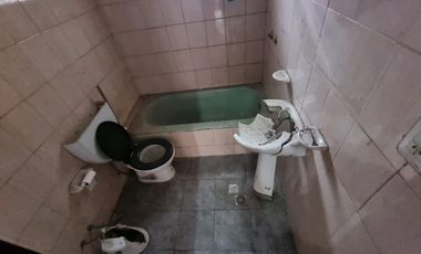 Casa 4 amb con Galpón  venta lanus