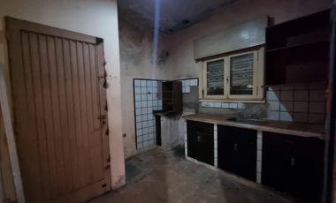 Casa 4 amb con Galpón  venta lanus