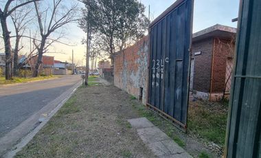 Casa 4 amb con Galpón  venta lanus