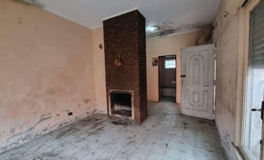 Casa 4 amb con Galpón  venta lanus