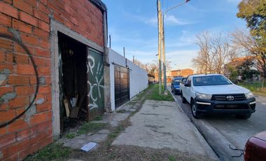 Casa 4 amb con Galpón  venta lanus