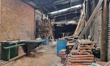 Casa 4 amb con Galpón  venta lanus