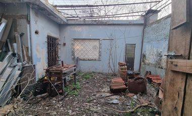 Casa 4 amb con Galpón  venta lanus