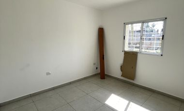 CASA  en VENTA de 2 dormitorios a  Estrenar - Guadalupe Oeste. Padre Genesio 1200