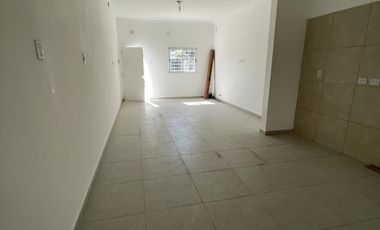 CASA  en VENTA de 2 dormitorios a  Estrenar - Guadalupe Oeste. Padre Genesio 1200