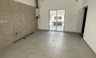 CASA  en VENTA de 2 dormitorios a  Estrenar - Guadalupe Oeste. Padre Genesio 1200