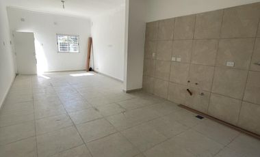 CASA  en VENTA de 2 dormitorios a  Estrenar - Guadalupe Oeste. Padre Genesio 1200